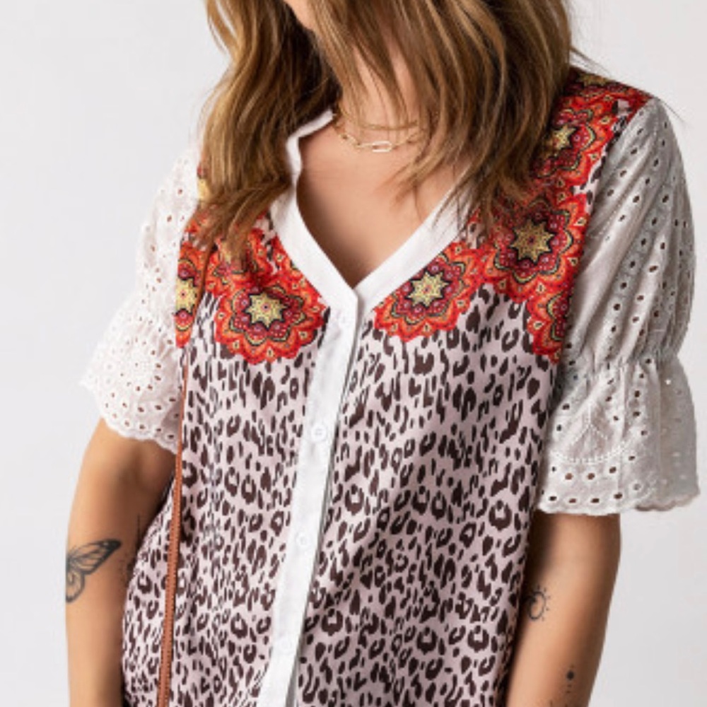 🔥🎯Leopard Mandala Hollow-Out Sleeves Top